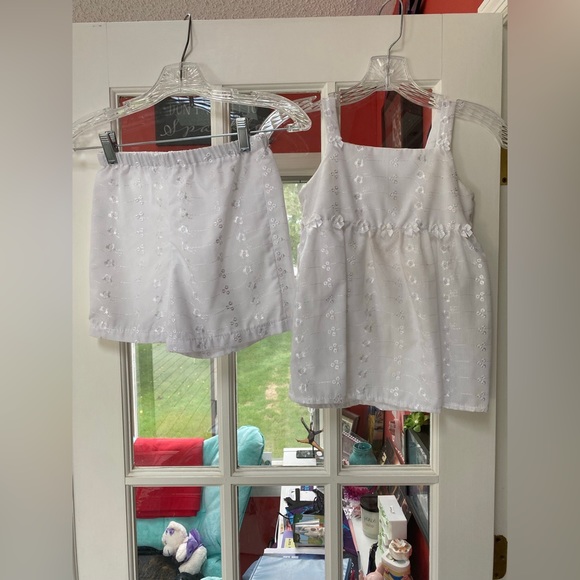 Eyelet tank and shorts - Picture 1 of 1